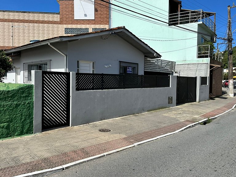 Casa com suíte perto da praia